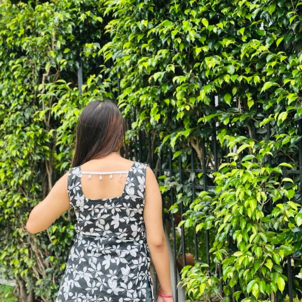 KAALI MIRCH SQUARE NECK KURTI BY VIVIDSHADES